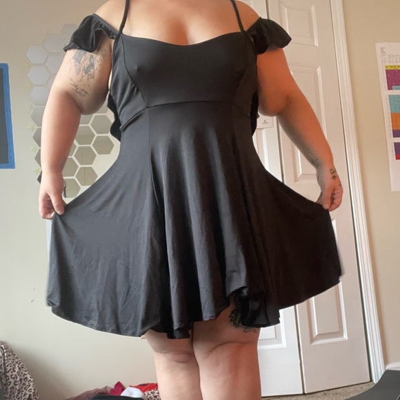 Little Black Dress Off the Shoulders - Picture 3 of 3